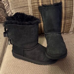 Ladies K Bailey Bow UGG Boots Sz5 ( Box Included)